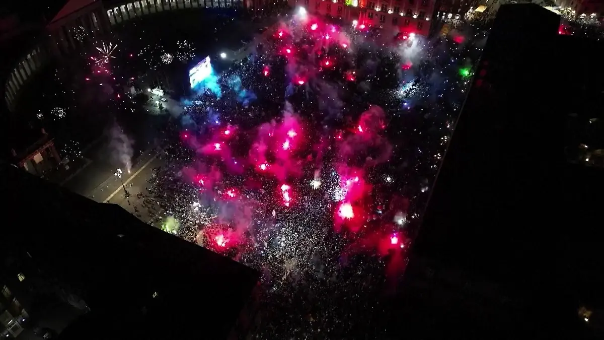 Neapel feiert Meistertitel mit wilder Pyro-Eruption! Der Süden Italiens bebt