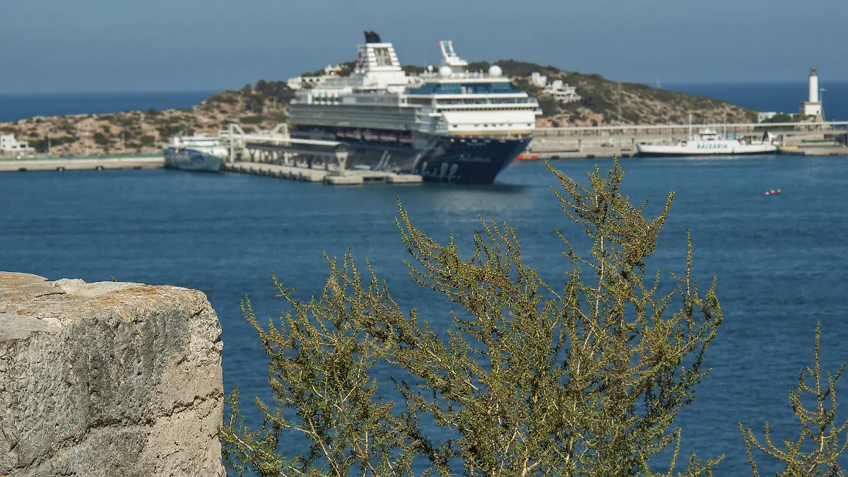Kreuzfahrtschiff vor Ibiza (Symbolfoto) 