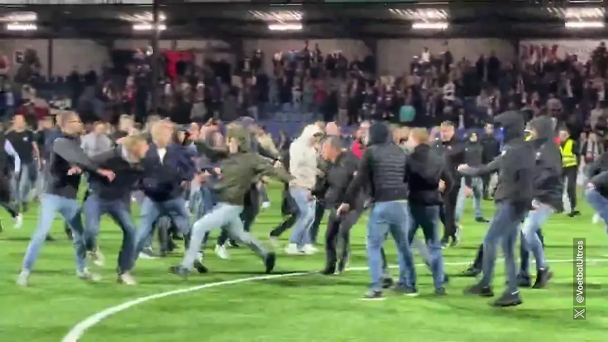 Üble Massenschlägerei auf dem Fußball-Platz Schwere Ausschreitungen in den Niederlanden