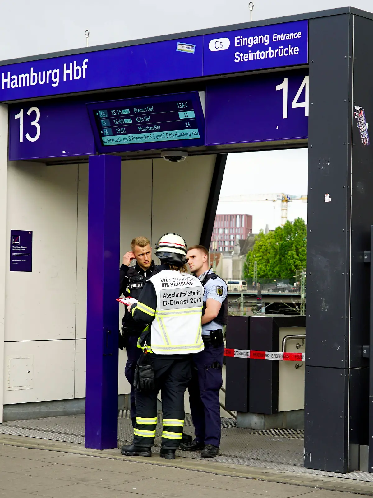 Bild zu: "Zwei Passanten sind die Helden von Hamburg"