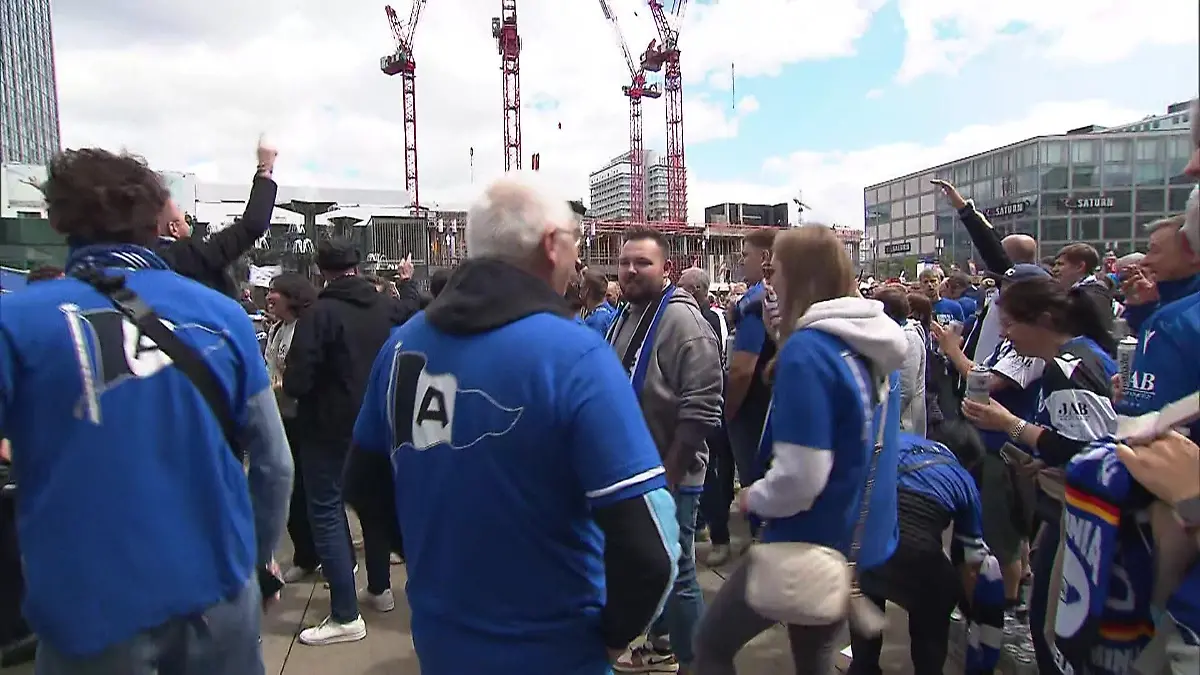 Bielefeld-Fans übernehmen die Hauptstadt Pokalfinale in Berlin