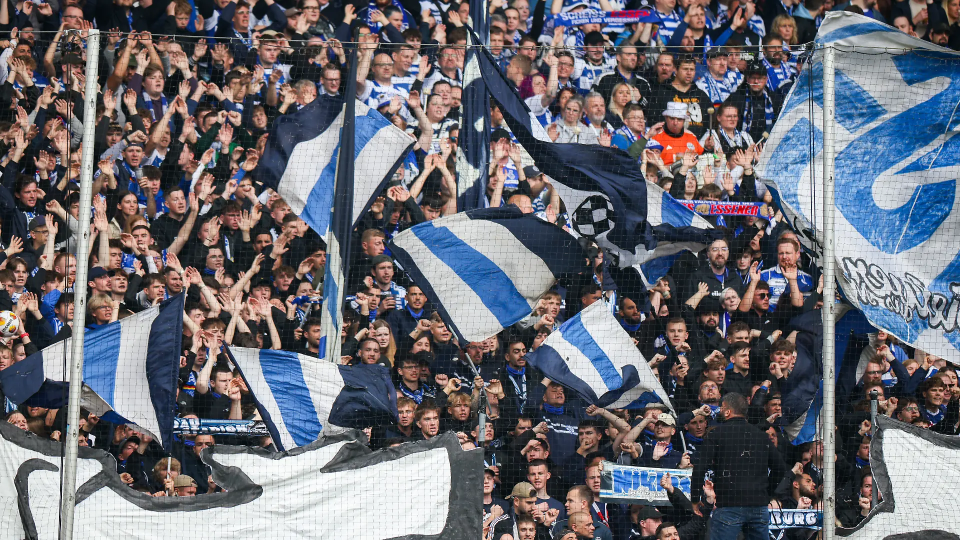 Fans des MSV Duisburg.