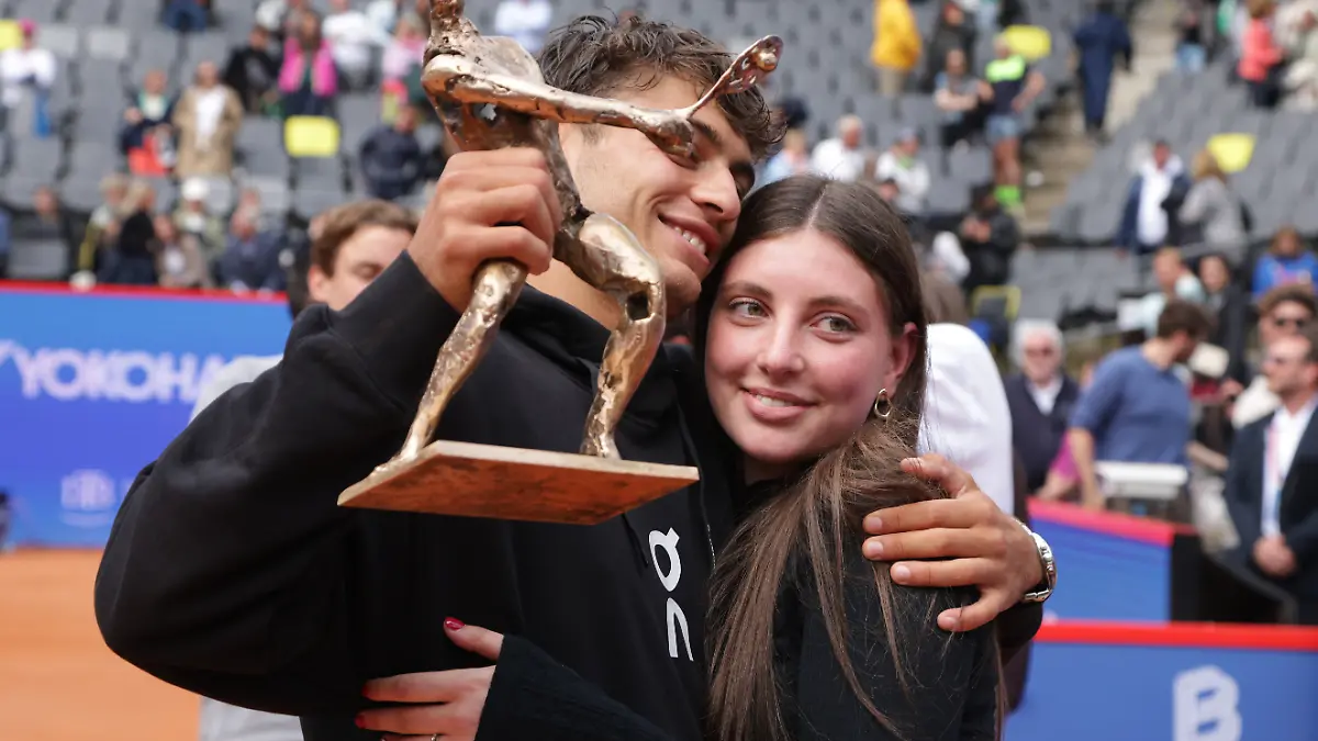 Flavio Cobolli (ITA) mit seiner Freundin Matilde Galli.