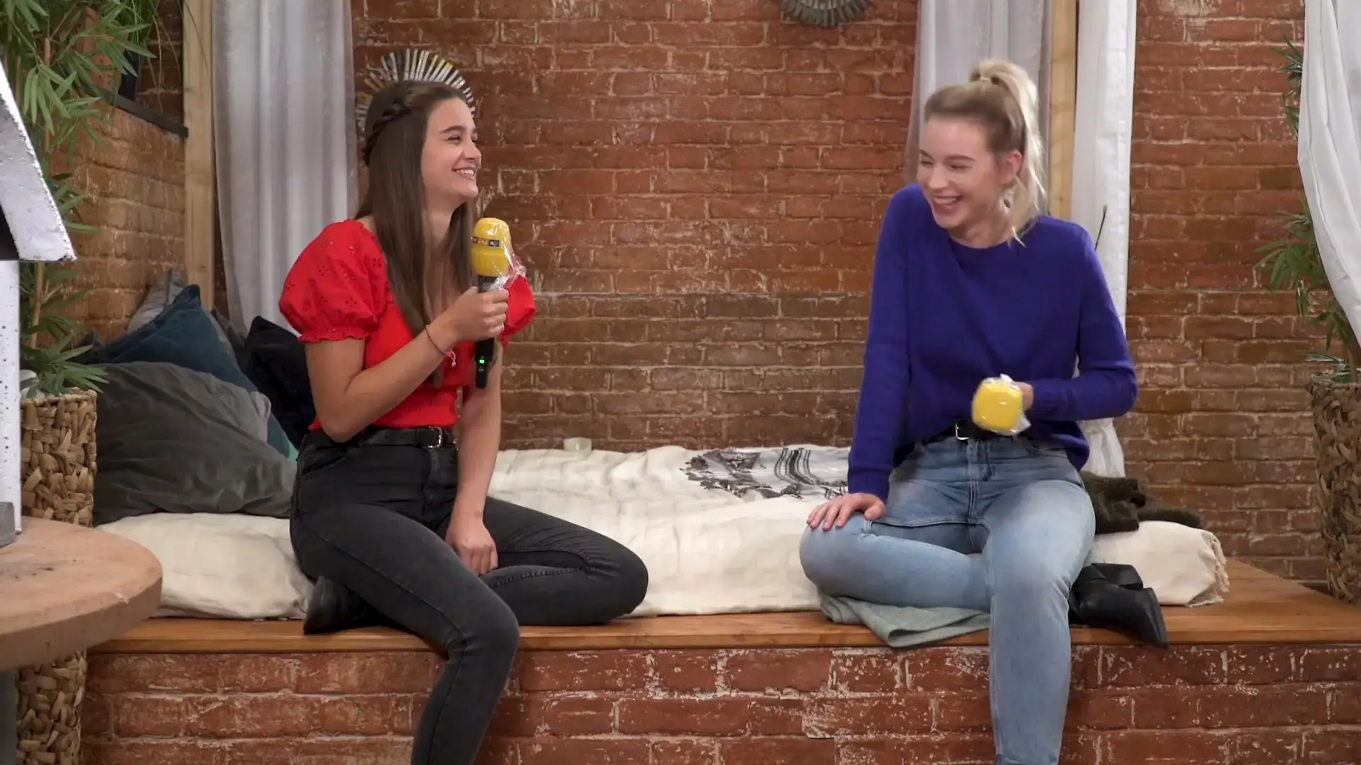 Schauspielerinnen Josephine Becker und Alica Hubiak Neues Mutter-Tochter-Gespann bei „Unter uns“