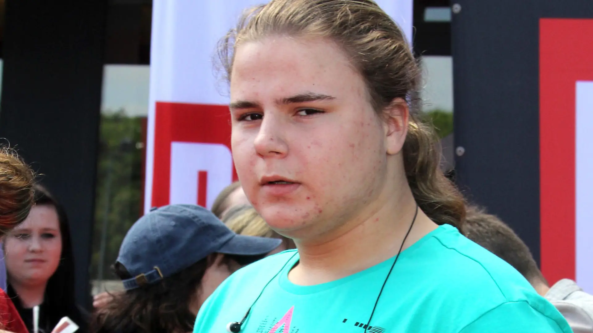 Vor einigen Jahren trägt Jeremy Pascal Wollny noch einen langen Pferdeschwanz