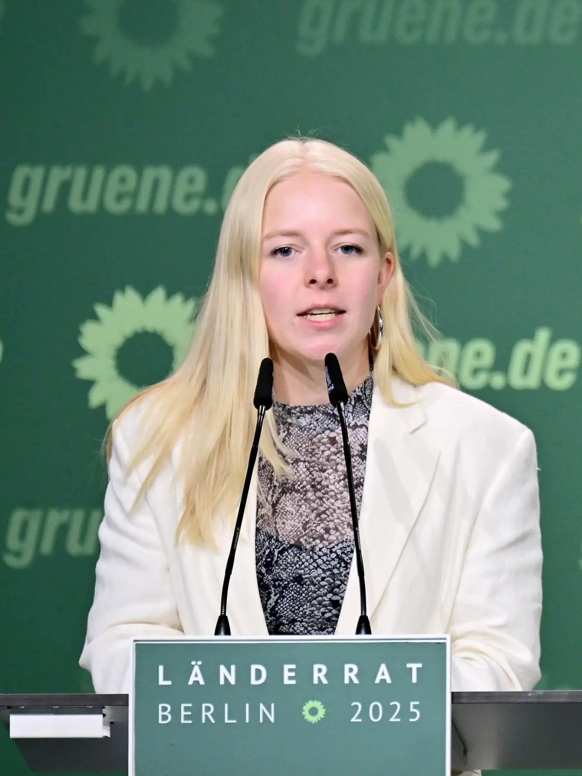 Bild zu: "Grünen-Politikerin will „Alle Polizisten sind Bastarde”-Aussage als Privatperson gepostet haben"