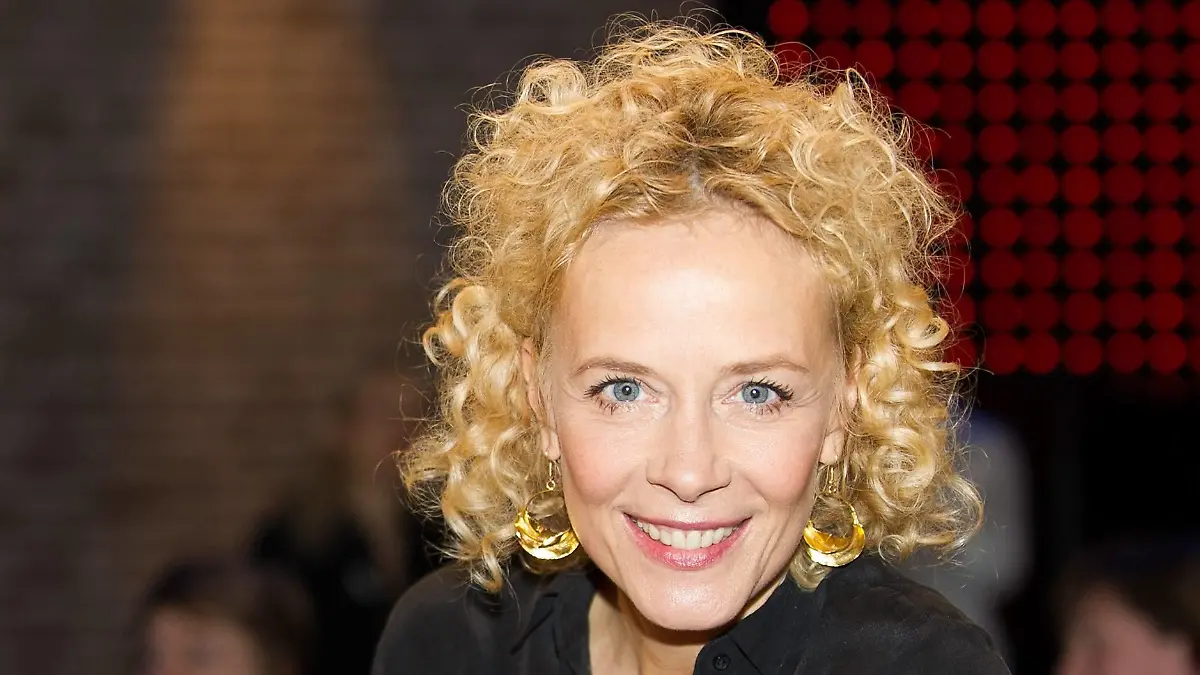 3nach9 Talkshow im Bild: Katja Riemann Schauspielerin Nicht nur in ihrer Rollenauswahl zeigt Katja Riemann eine immense Bandbreite, die Schauspielerin ist auch Vollblut-Musikerin, hat Alben als Jazz- und Popsängerin aufgenommen. Schon in ihrer Kindheit erlernte das in Kirchwehye bei Bremen geborene Multitalent mehrere Instrumente. Gemeinsam mit dem niederländischen Klavierduo Arthur und Lucas Jussen hat sie nun ein neues CD-Projekt realisiert, Der Karneval der Tiere . Warum sie diesen Text so lustig findet, erzählt sie, inklusive Kostprobe, bei 3nach9. DEU, Bremen, Radio Bremen, 3nach9, 28.03.2018, *** Katja Riemann actress Not only in her role selection shows Katja Riemann an immense range of the actress is also thoroughbred Musician has recorded albums as jazz and pop singer Already in her childhood, the multi-talent born in Kir  