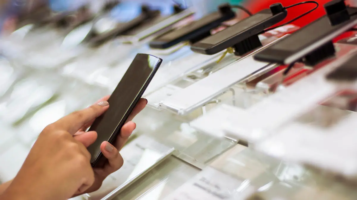 Stiftung Warentest hat 24 Smartphones auf Qualität und Preis untersucht.