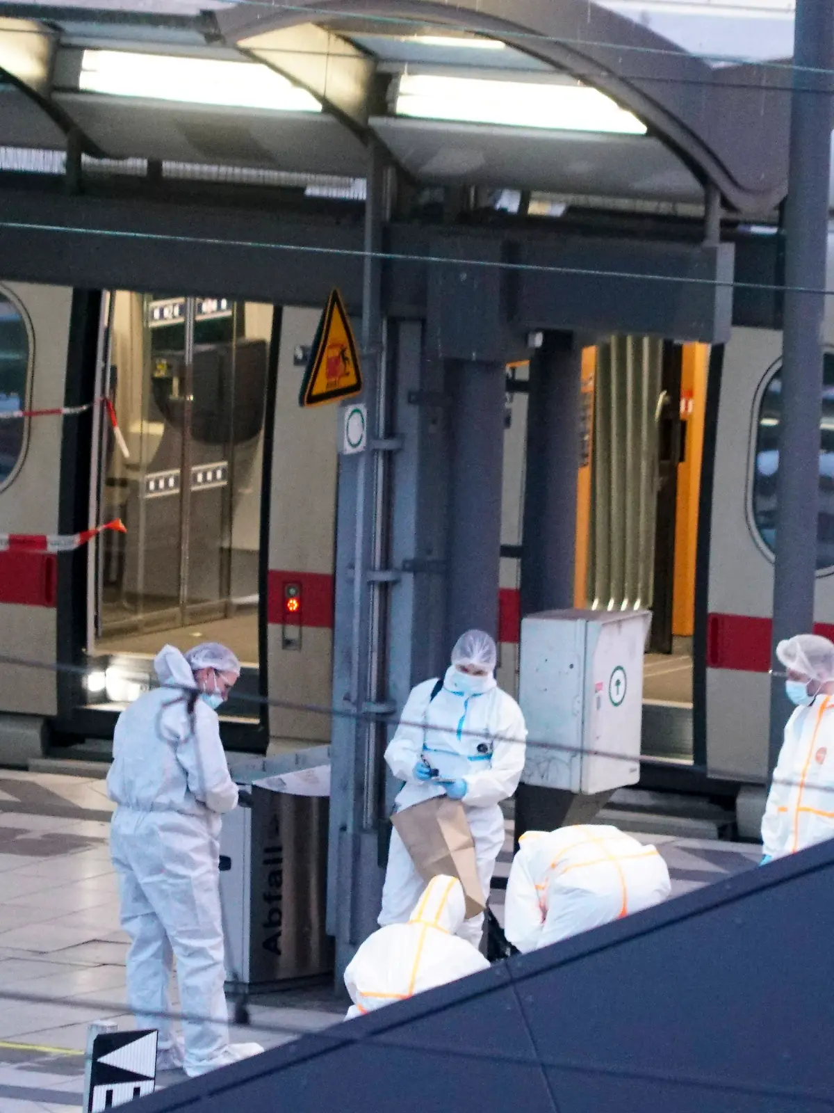 Bild zu: "Warum wurde die mutmaßliche Messer-Täterin (39) von Hamburg einen Tag vor der Tat entlassen?"