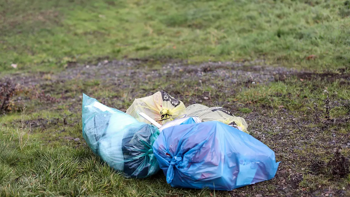 Der Kampf gegen illegal entsorgten Müll im öffentlichen Raum beschäftigt Land und Kommunen. (Symbolbild)