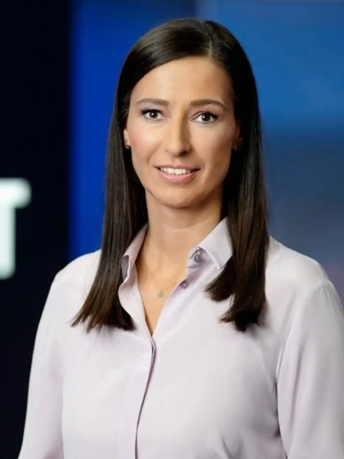 Moderatorin Pinar Atalay im Studio von "RTL Direkt"