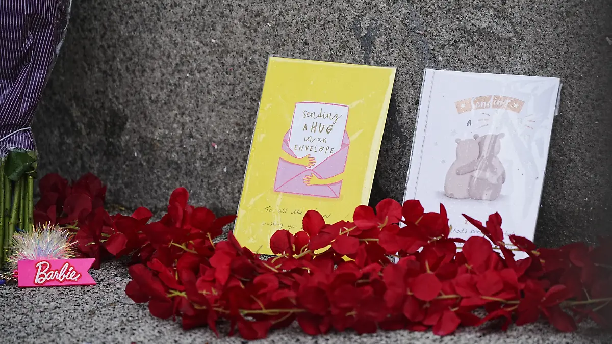 Blumen und Karten am Tatort der Amok-Fahrt in Liverpool