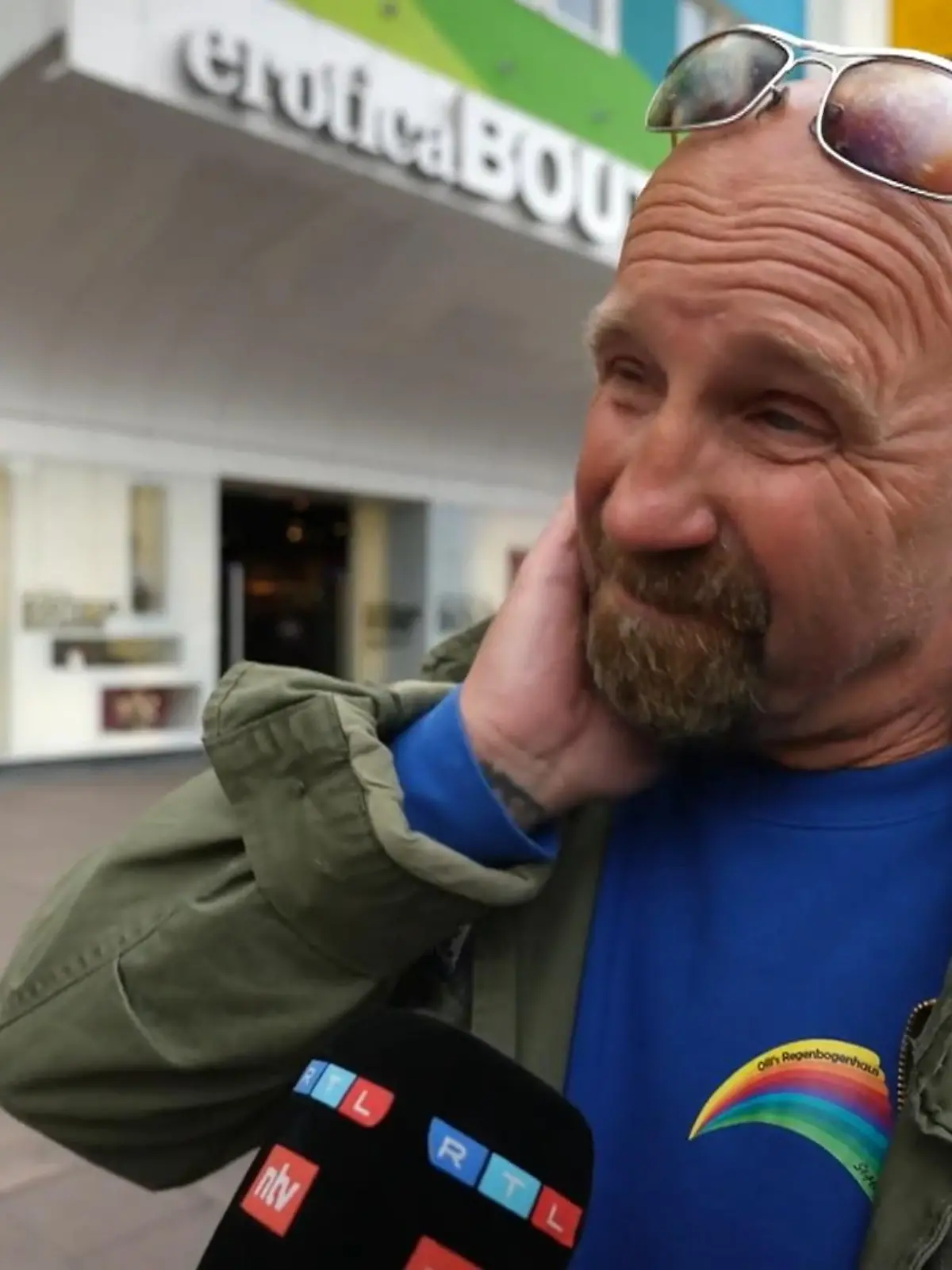 Bild zu: "Regenbogenhaus auf St.Pauli brennt"
