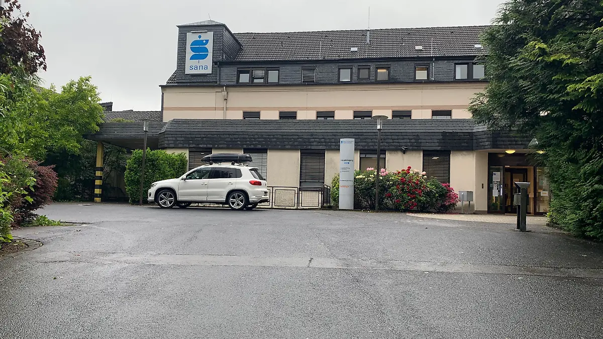 Das Sana-Krankenhaus in Radevormwald (NRW) ist evakuiert – weil eine Maus für einen Stromausfall sorgte.