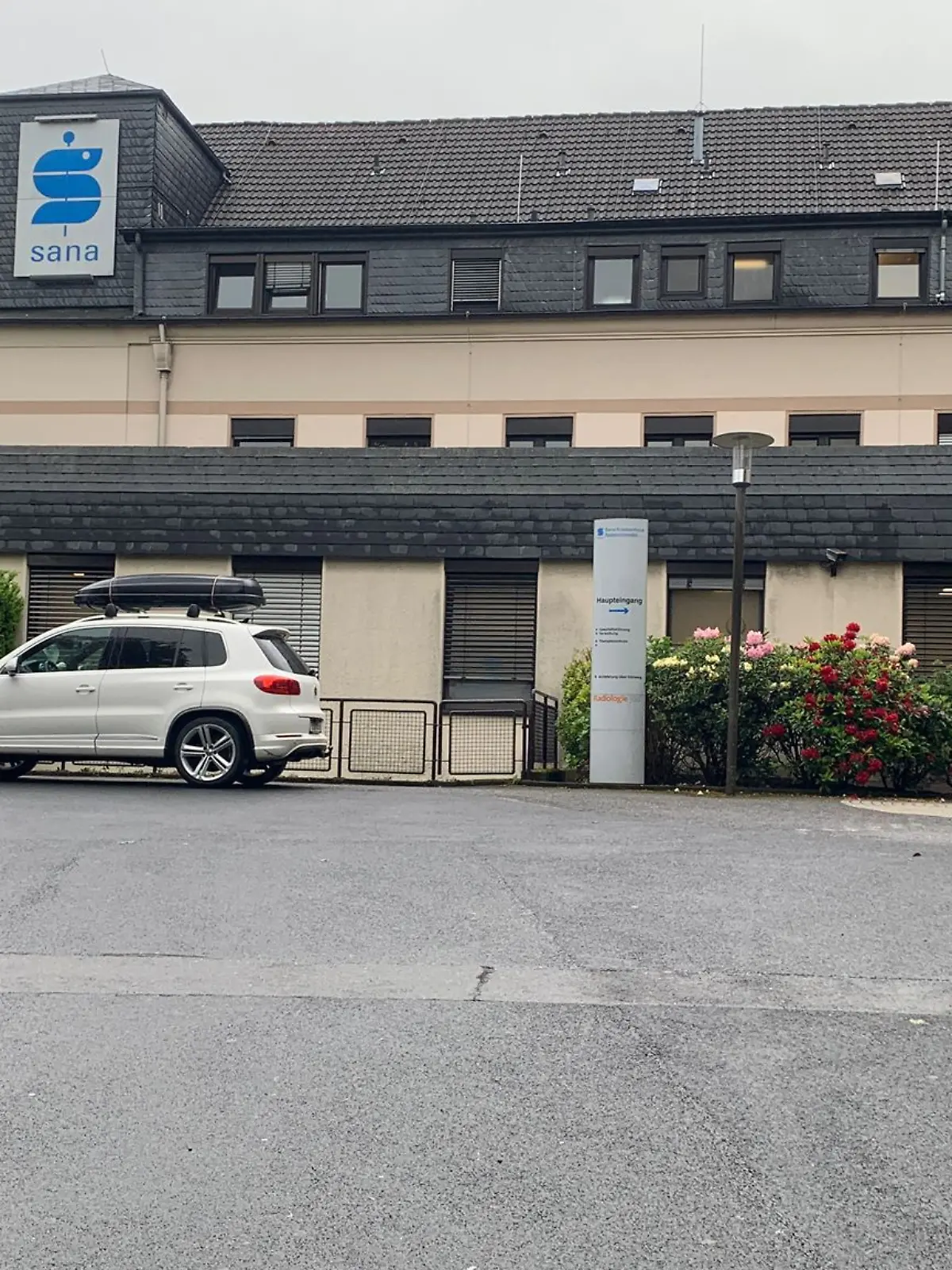 Das Sana-Krankenhaus in Radevormwald (NRW) ist evakuiert – weil eine Maus für einen Stromausfall sorgte.
