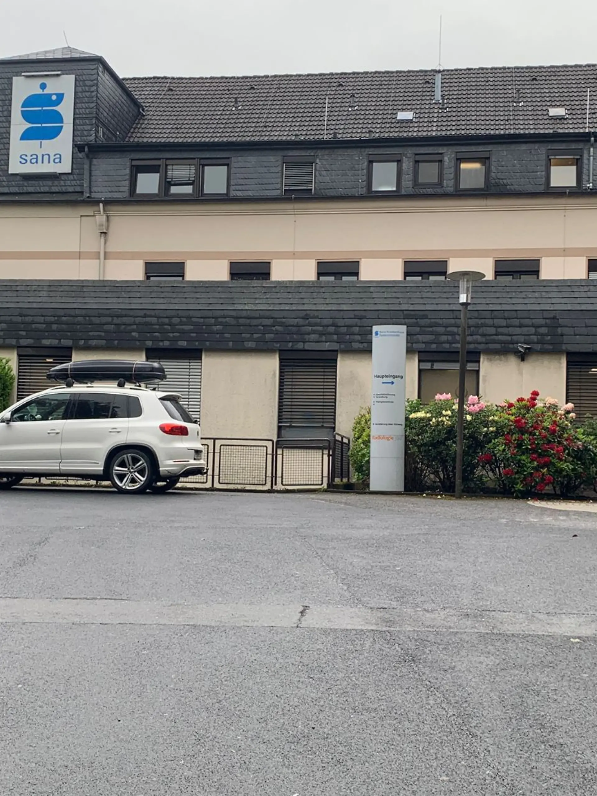 Das Sana-Krankenhaus in Radevormwald (NRW) ist evakuiert – weil eine Maus für einen Stromausfall sorgte.