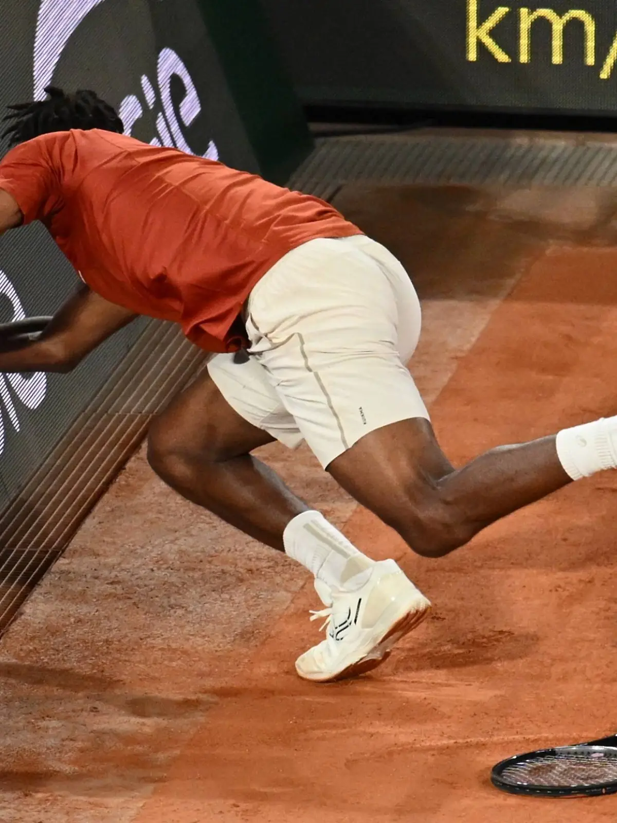 Roland Garros 2025: Gael Monfils kracht gegen Hugo Dellien in die Bande auf dem Court Philippe Chatrier