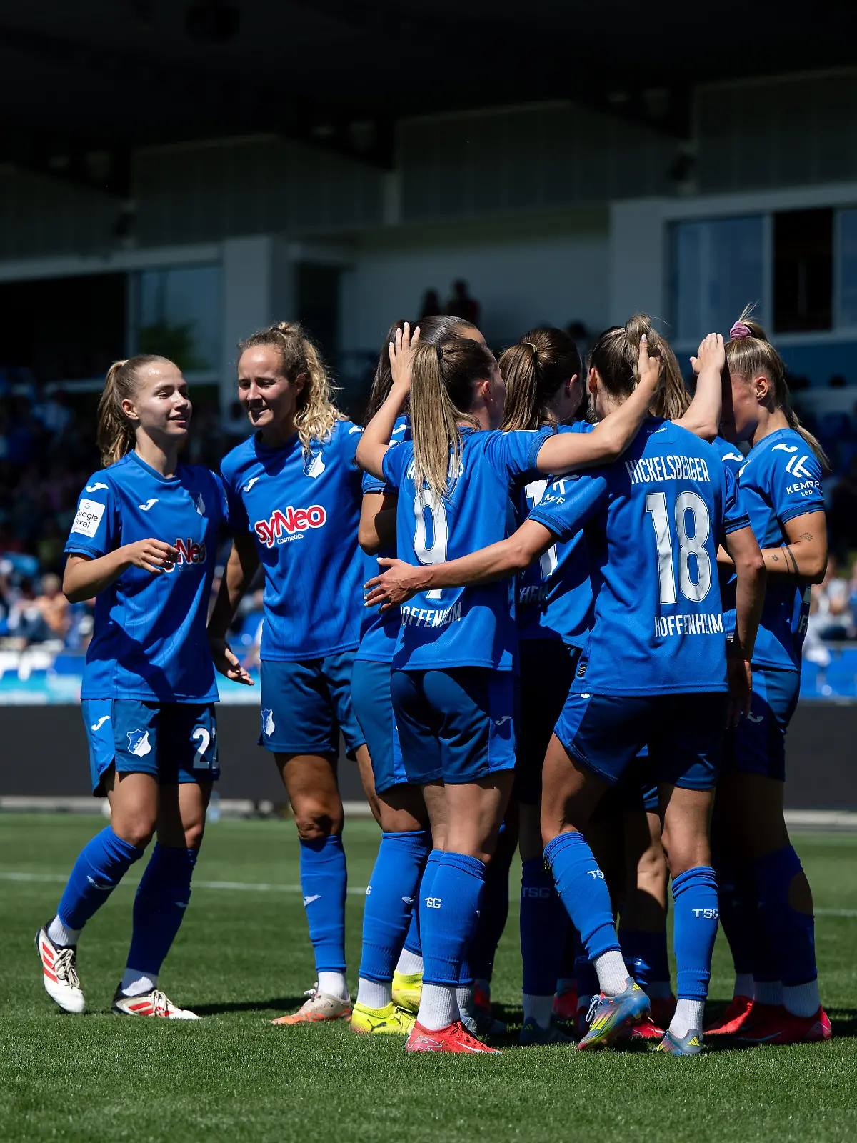 Jubel bei den Frauen der TSG Hoffenheim nach dem Sieg gegen FC Carl Zeiss Jena in der Google Pixel Bundesliga, Saison 2024/2025