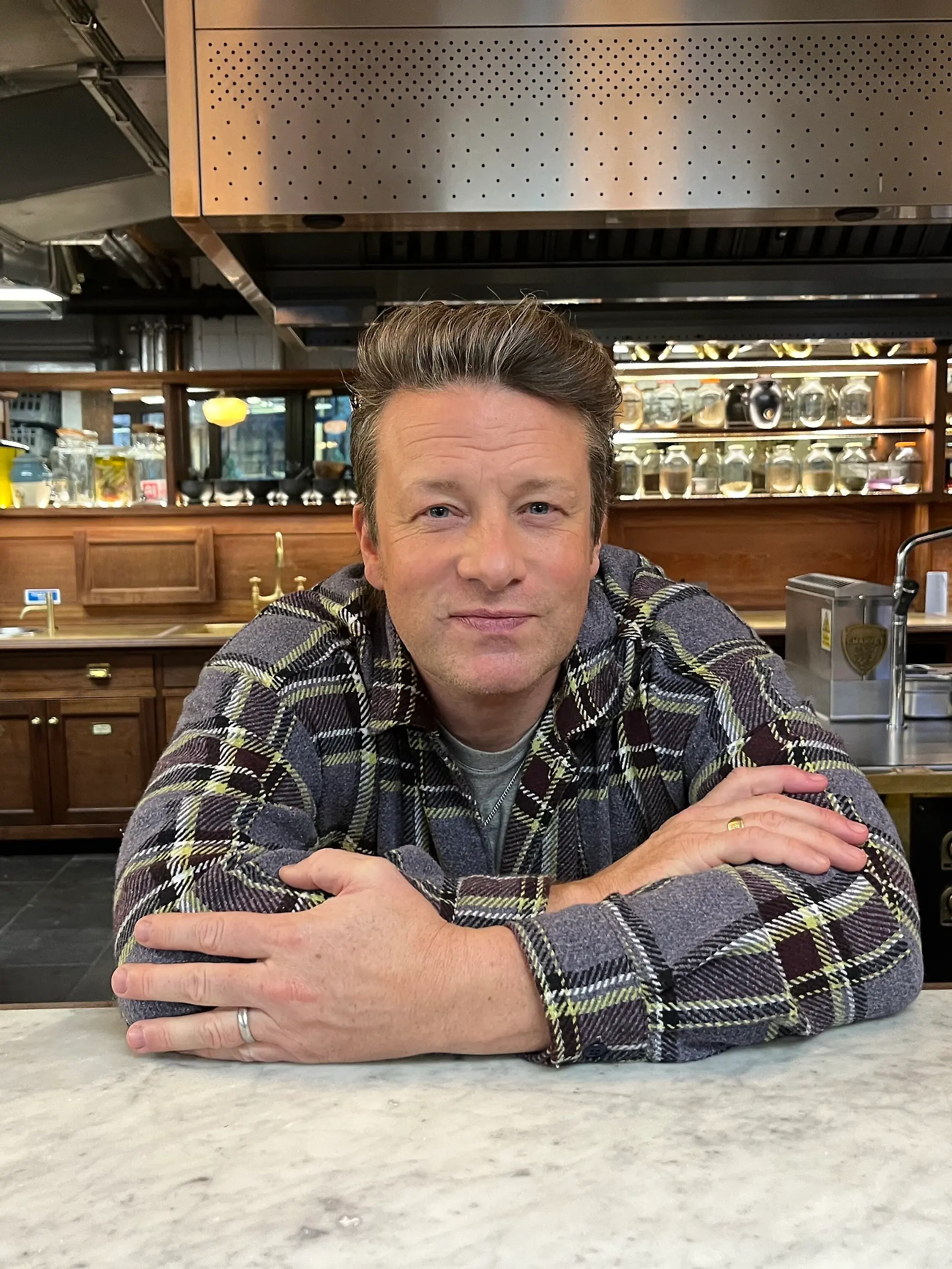 Der britische (Fernseh-)Koch Jamie Oliver ist kürzlich 50 Jahre alt geworden! Zeit, uns seine drei Lieblingsrezepte zu verraten.