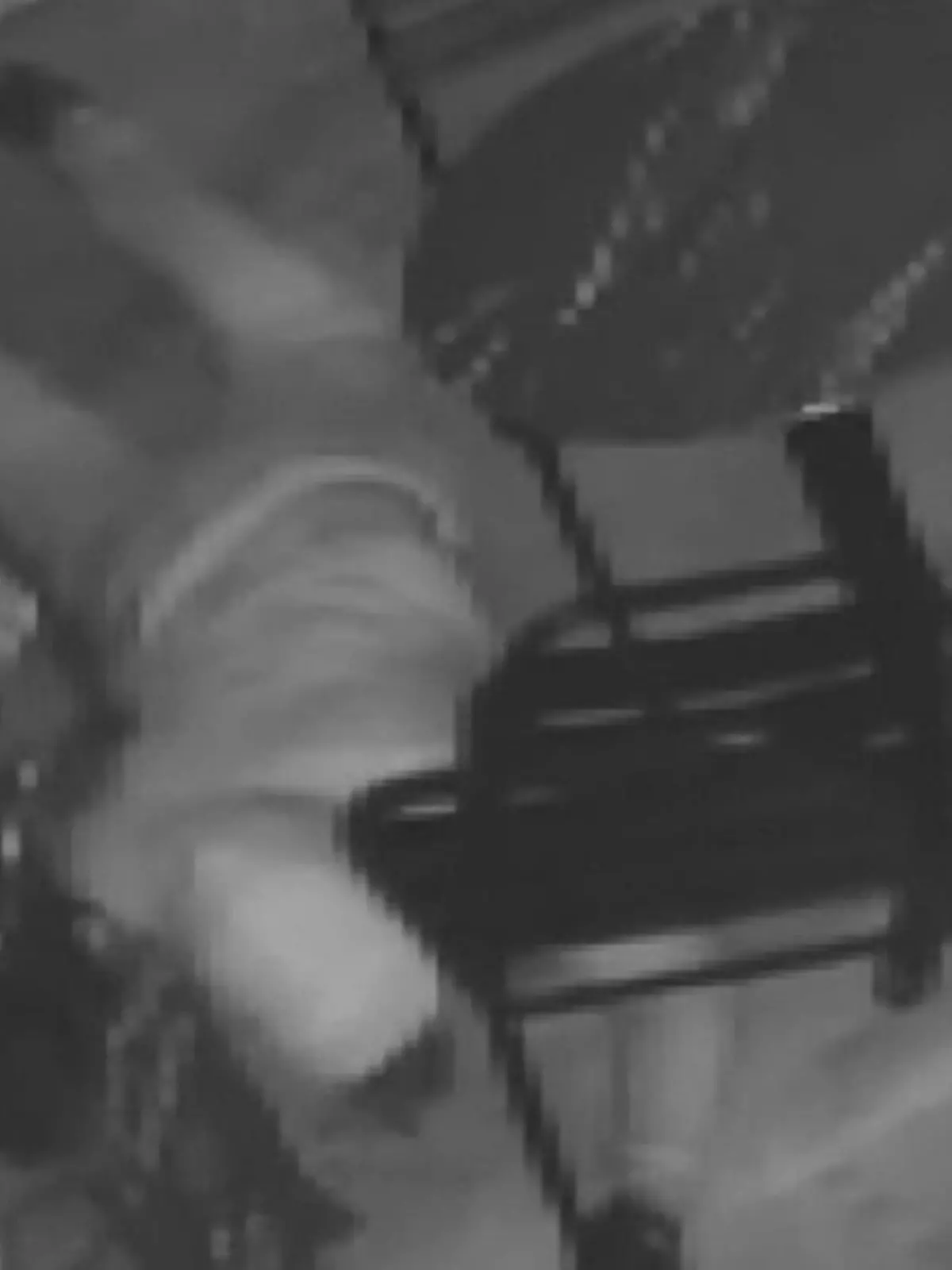 Bild zu: "Keiner hat sie bemerkt! Hier robben Diebe zur Millionen-Beute!"