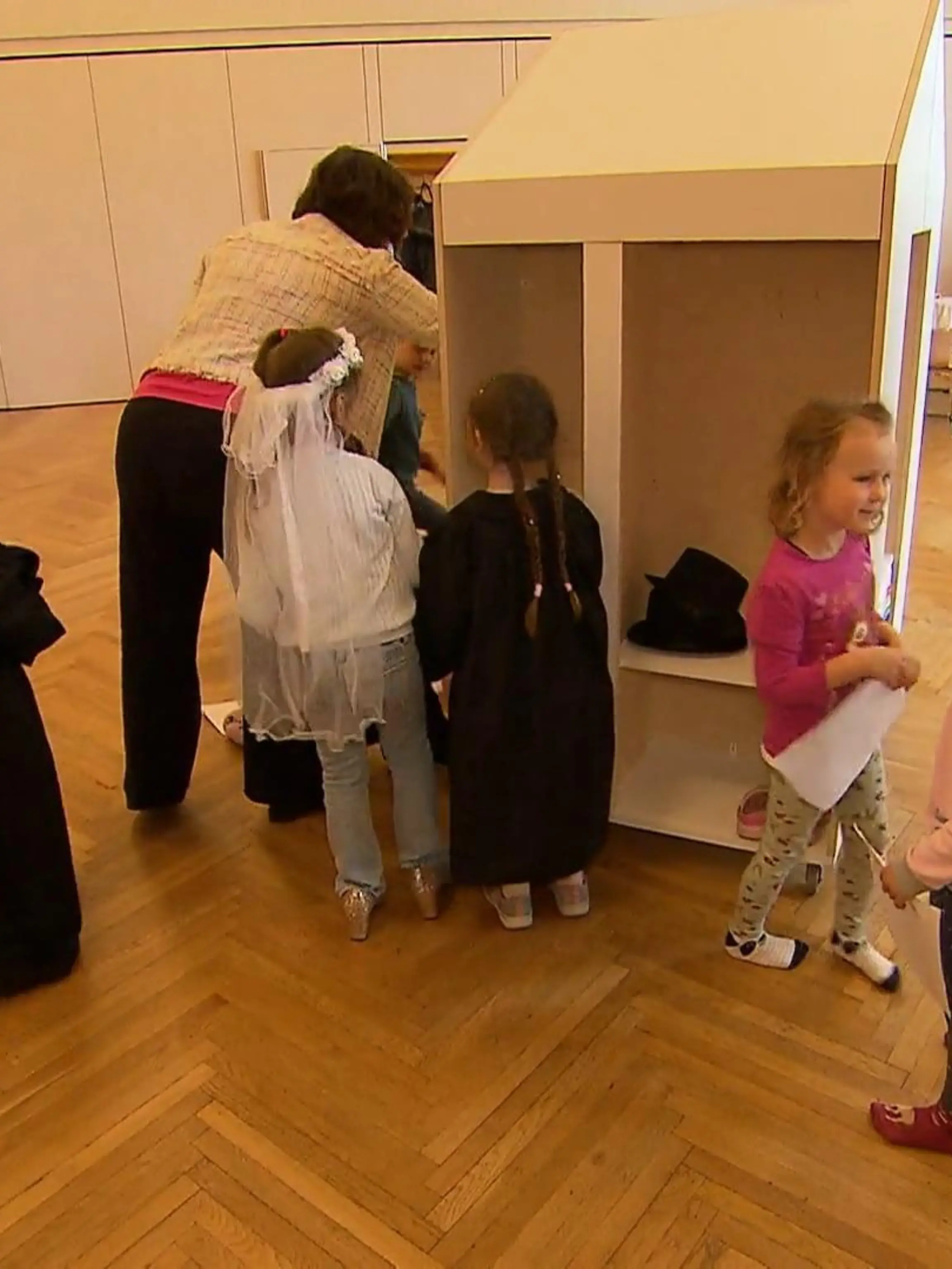 Bild zu: "Spielkirche für Kinder"