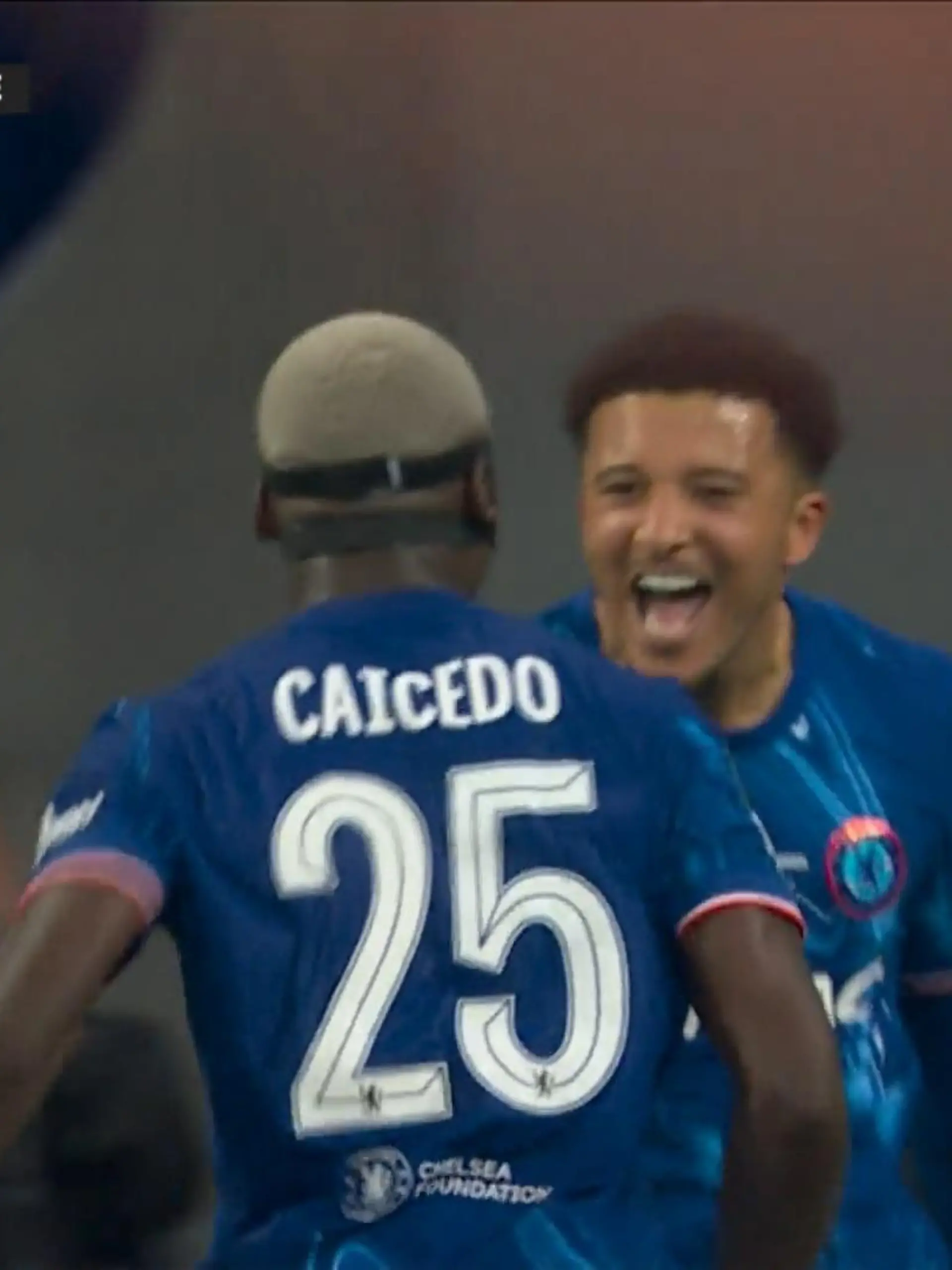 Bild zu: "Chelsea krönt sich zum Conference-League-Champion!"