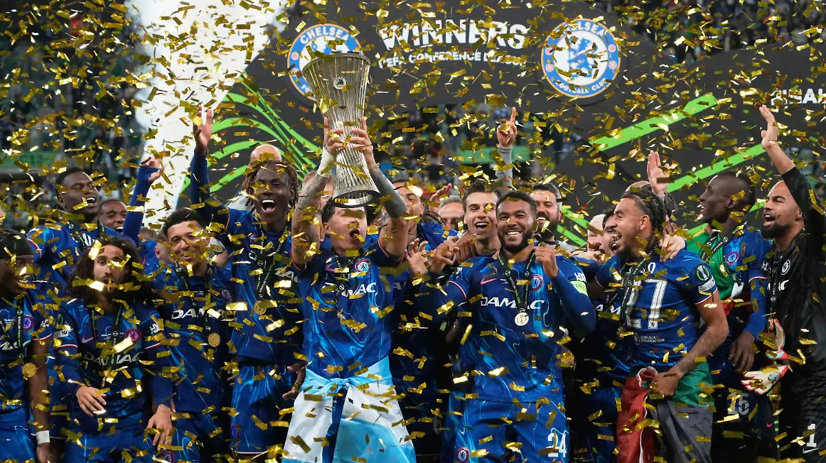 Bild zu: "4:1! Chelsea schreibt Geschichte"