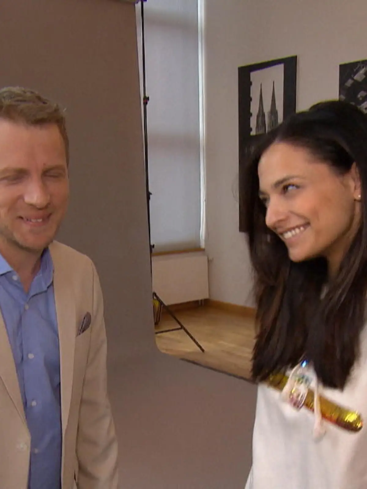 Bild zu: "Amira Pocher macht den Straßen-Test"