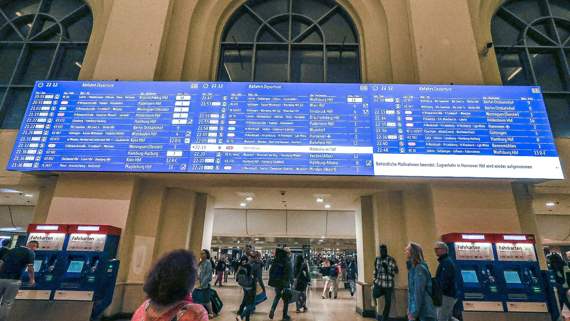 Ein Blick auf die Anzeigetafel am Hauptbahnhof Hannover dürfte Reisenden am Morgen keine Freude bereiten.