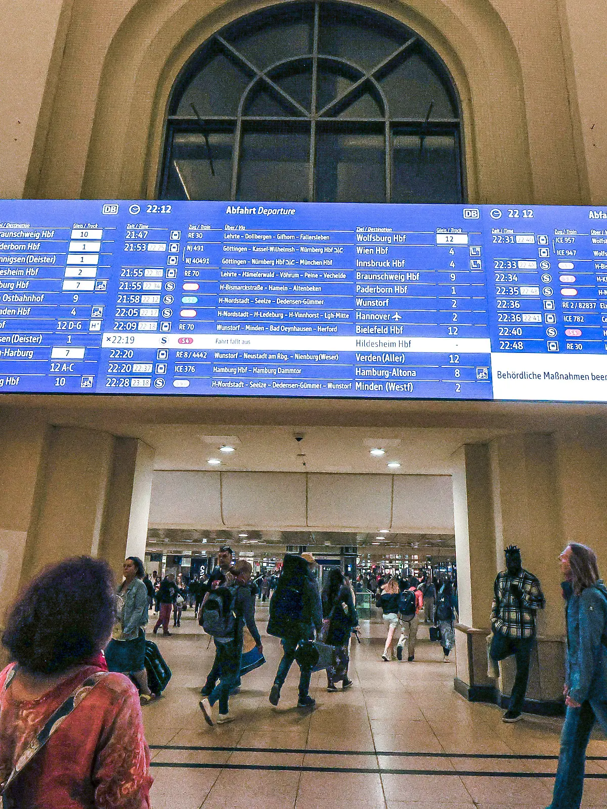 Ein Blick auf die Anzeigetafel am Hauptbahnhof Hannover dürfte Reisenden am Morgen keine Freude bereiten.