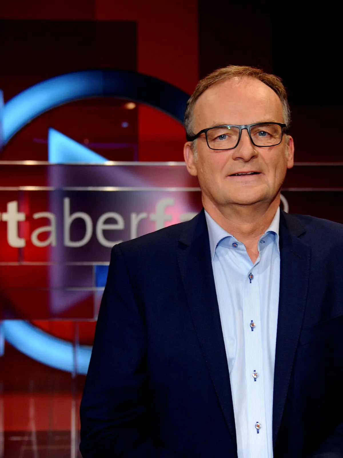 ARCHIV - 08.01.2018, Nordrhein-Westfalen, Köln: Frank Plasberg, TV-Moderator, aufgenommen in der ARD-Talkshow «hart aber fair». Der Moderator der Politik-TV-Talkshow «Hart aber fair», Frank Plasberg, fällt aus Krankheitsgründen vorübergehend aus. Die Sendung, die montags im Ersten um 21.00 Uhr ausgestrahlt wird, soll ab 27. Januar vertretungsweise für einige Ausgaben von Moderatorin Susan Link präsentiert werden, wie der Sender am Dienstag mitteilte. Sie ist unter anderem als Moderatorin aus dem «ARD-Morgenmagazin» bekannt. Foto: Horst Galuschka/dpa +++ dpa-Bildfunk +++