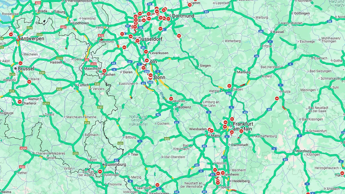 Auf Google Maps werden zahlreiche Straßensperrungen angezeigt, die nicht existieren.