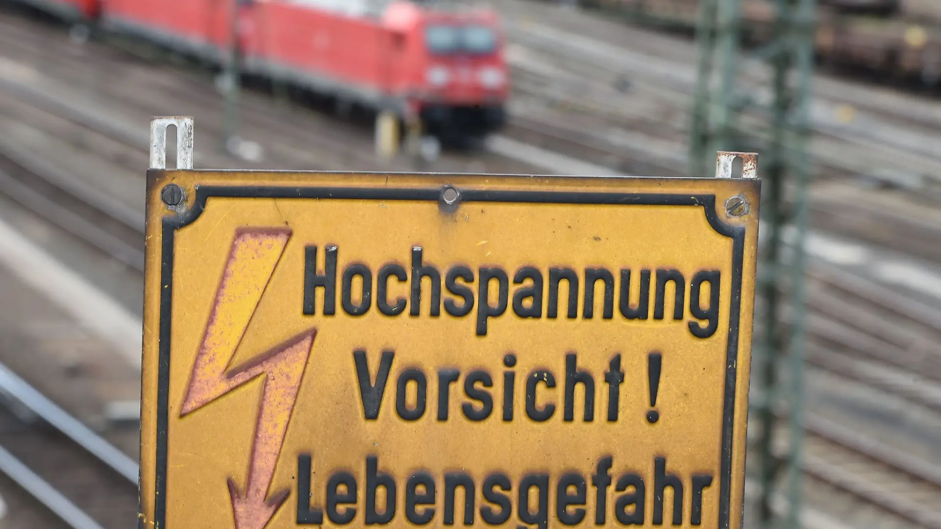 Die Bundespolizei rät wegen Lebensgefahr von Nachahmungen ab. (Symbolbild)