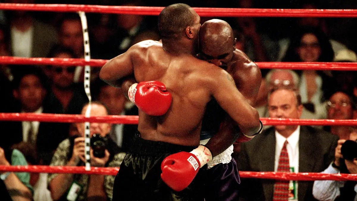 Mike Tyson li. beißt Evander Holyfield beide USA ein Teil des Ohres ab - PUBLICATION ONLY FOR GERMAN, SWISS, AUSTRIAN AND HUNGARIAN MEDIA Icon5590242