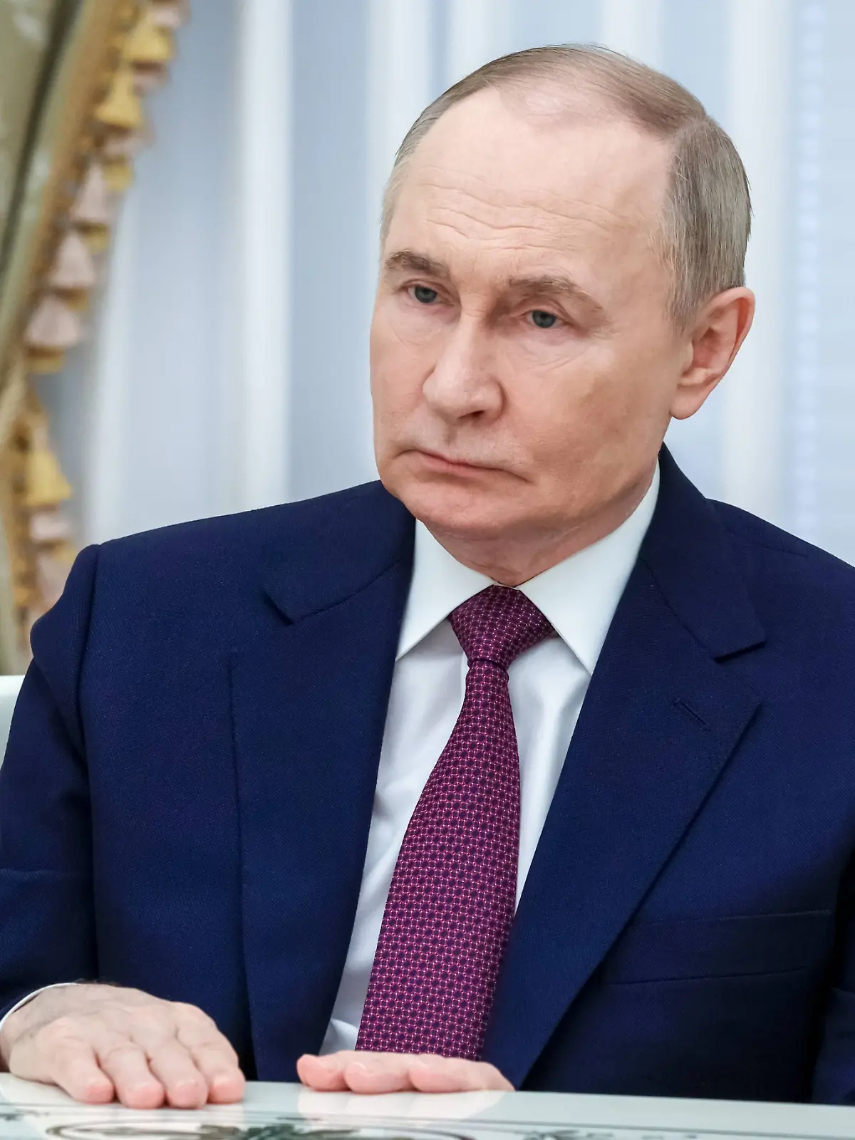 Russlands Präsident Wladimir Putin schaut ernst