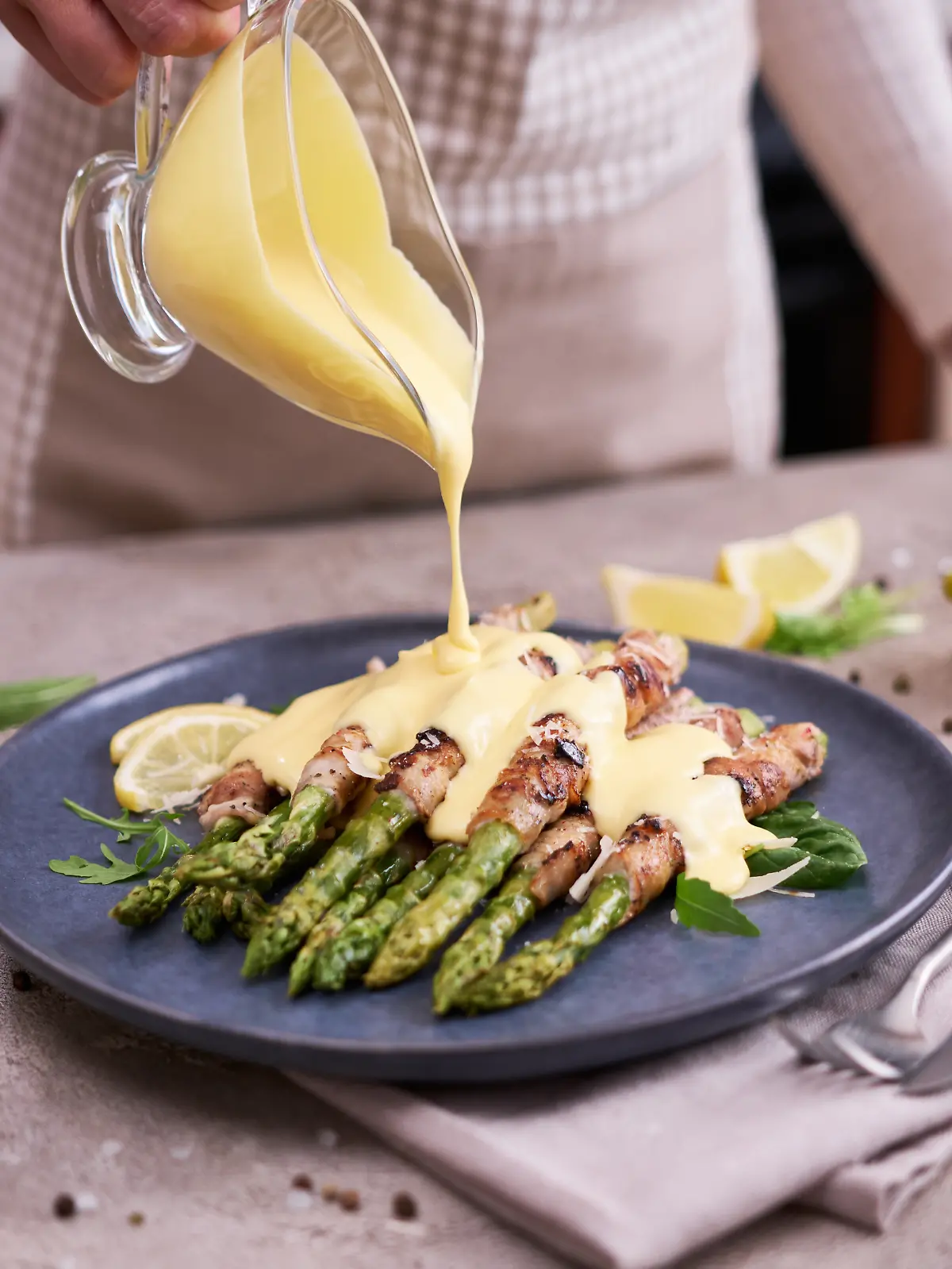 Sauce Hollandaise kann man ganz einfach selber machen.