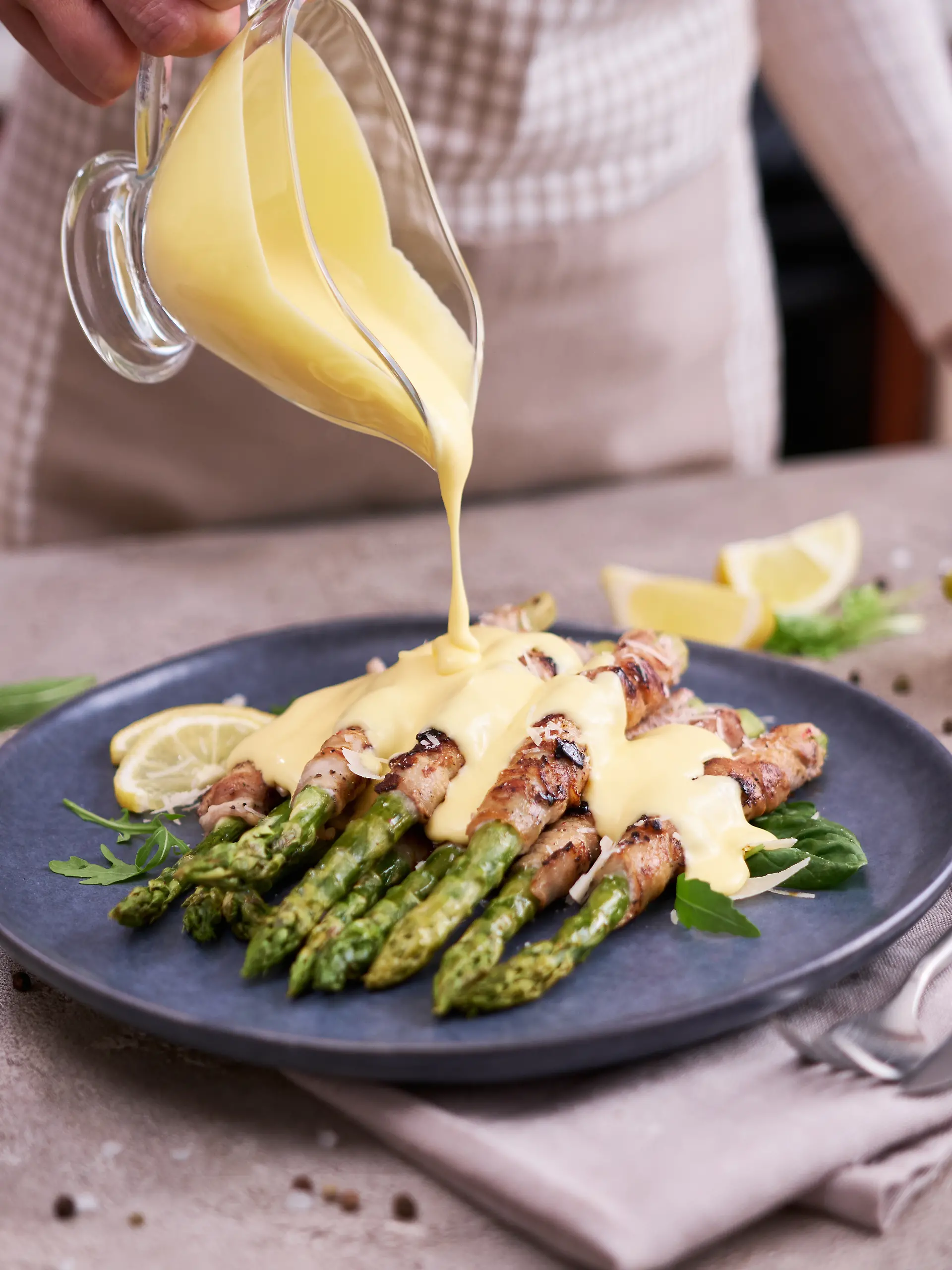 Sauce Hollandaise kann man ganz einfach selber machen.