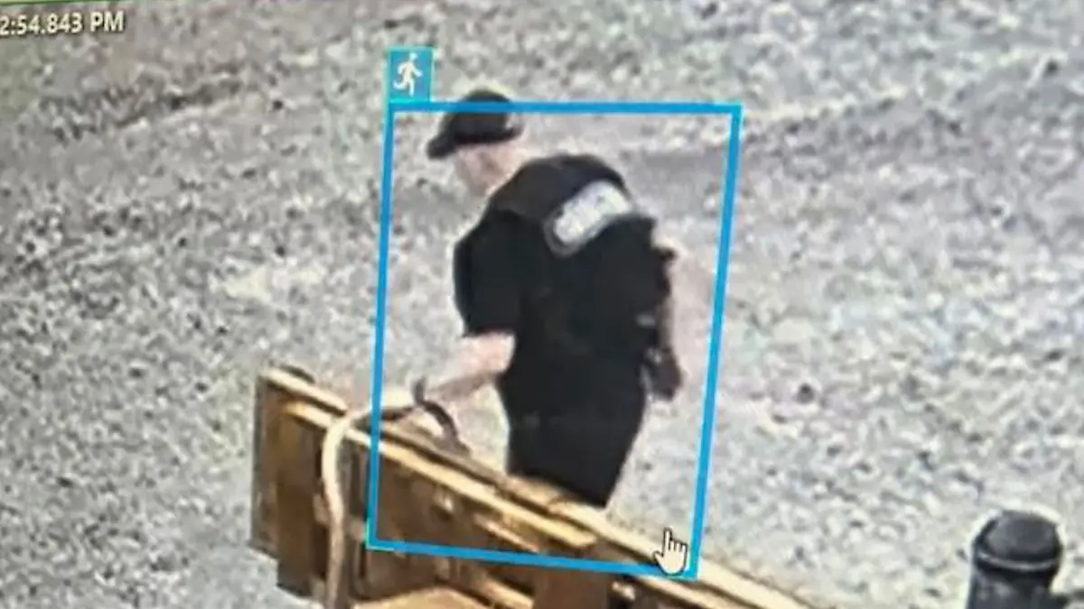 In JVA-Uniform kann der verurteilte Mörder und Vergewaltiger fliehen.