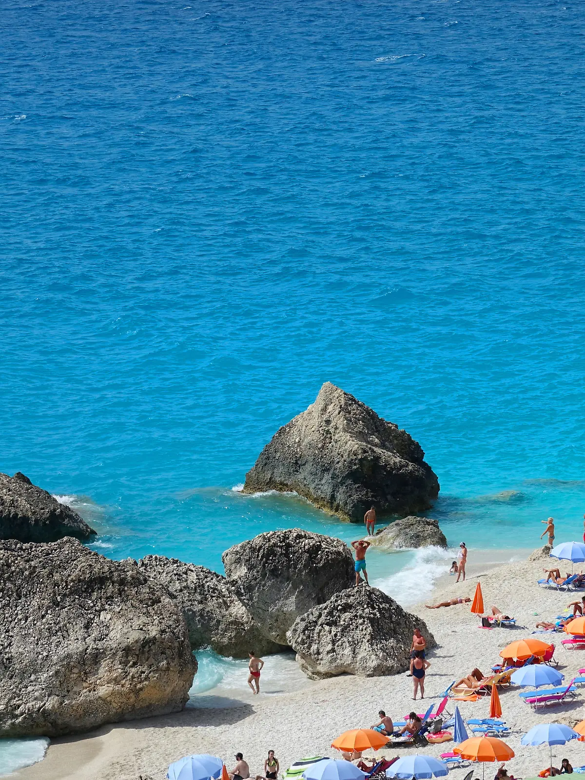 Urlauber am Strand in Griechenland