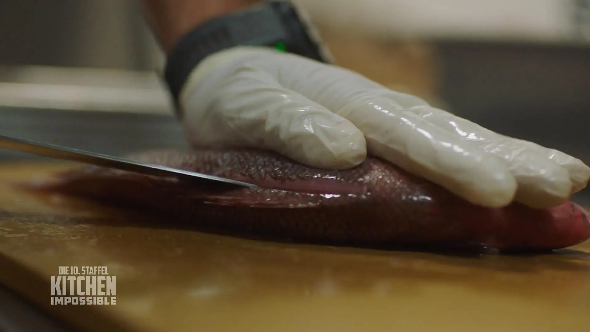 Edi hilft Mario beim Fisch Faire Geste