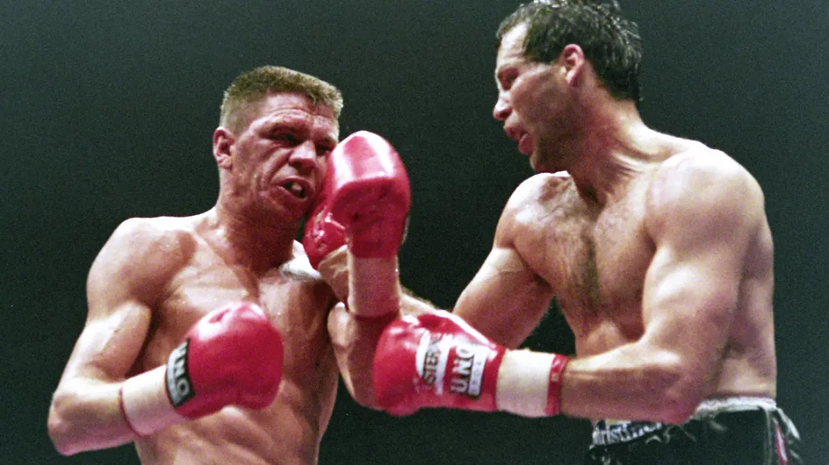 ROCCHIGIANI Graciano gegen MASKE Henry Profiboxen WM Kampf 1995 in der Westfalenhalle zwischen Henry Maske und Graciano Rocchigiani am 27.Mai 1995 in der Westfalen Halle in Dortmund *** ROCCHIGIANI Graciano vs. MASKE Henry Profiboxen WM Fight 1995 in the Westfalenhalle between Henry Maske and Graciano Rocchigiani on 27 May 1995 in the Westfalen Halle in Dortmund PUBLICATIONxINxGERxSUIxAUTxHUNxSWExNORxDENxFINxLUXxONLY  