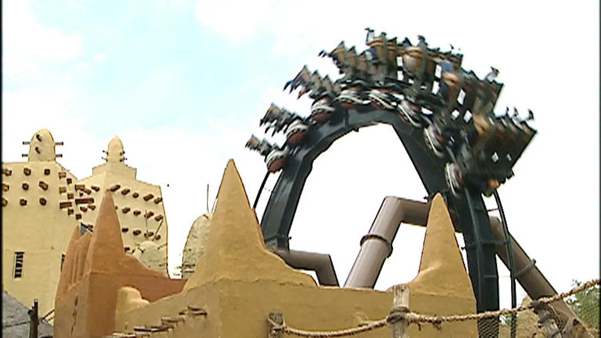 Die Achterbahn 'Black Mamba' (Foto) ist die neueste Sensation im Phantasialand  in Brühl.
