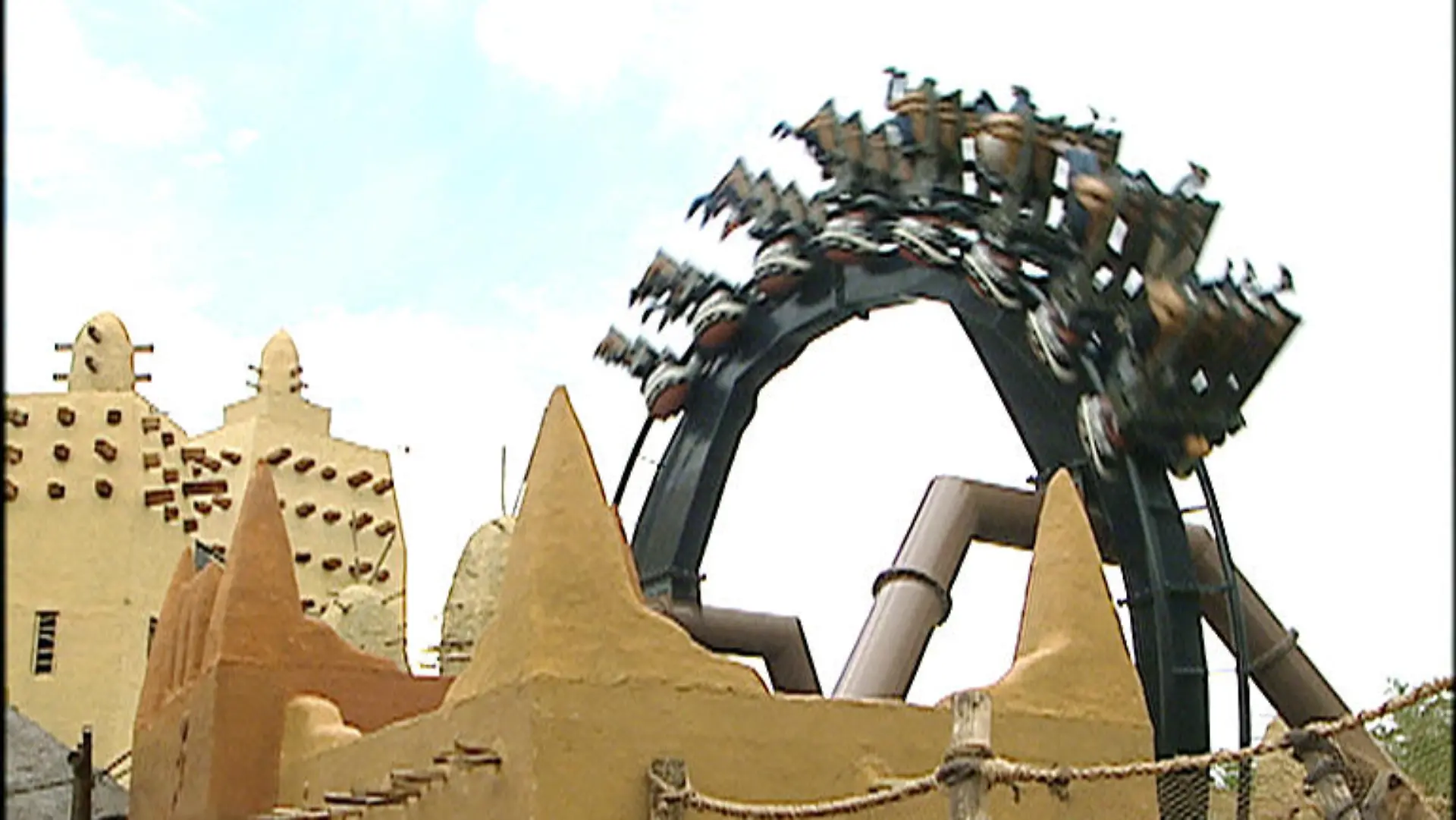 Die Achterbahn 'Black Mamba' (Foto) ist die neueste Sensation im Phantasialand in Brühl.