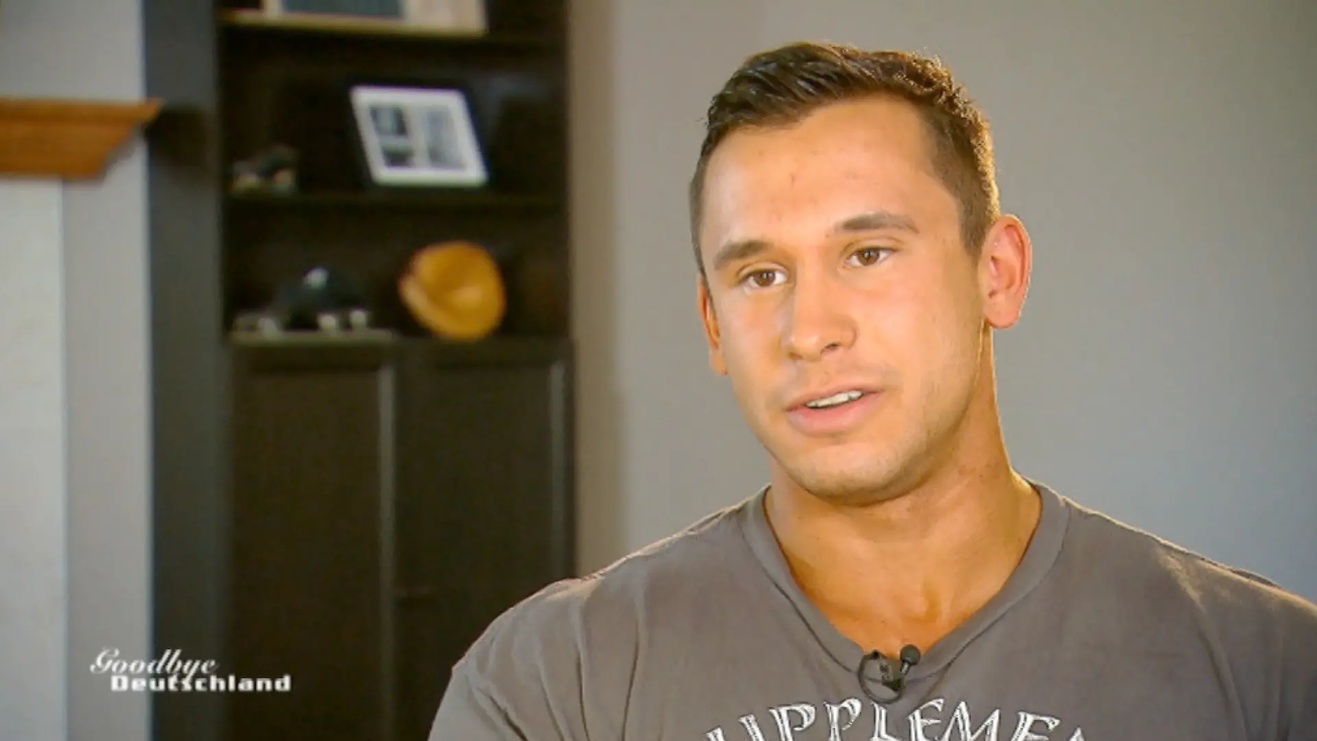 Der Bodybuilder will im Wettkampf alles geben Männerklasse