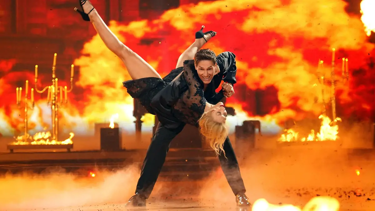Christian Polanc und Kathrin Menzinger bringen das Studio zum Brennen „Let’s Dance”-Profi-Challenge 2025