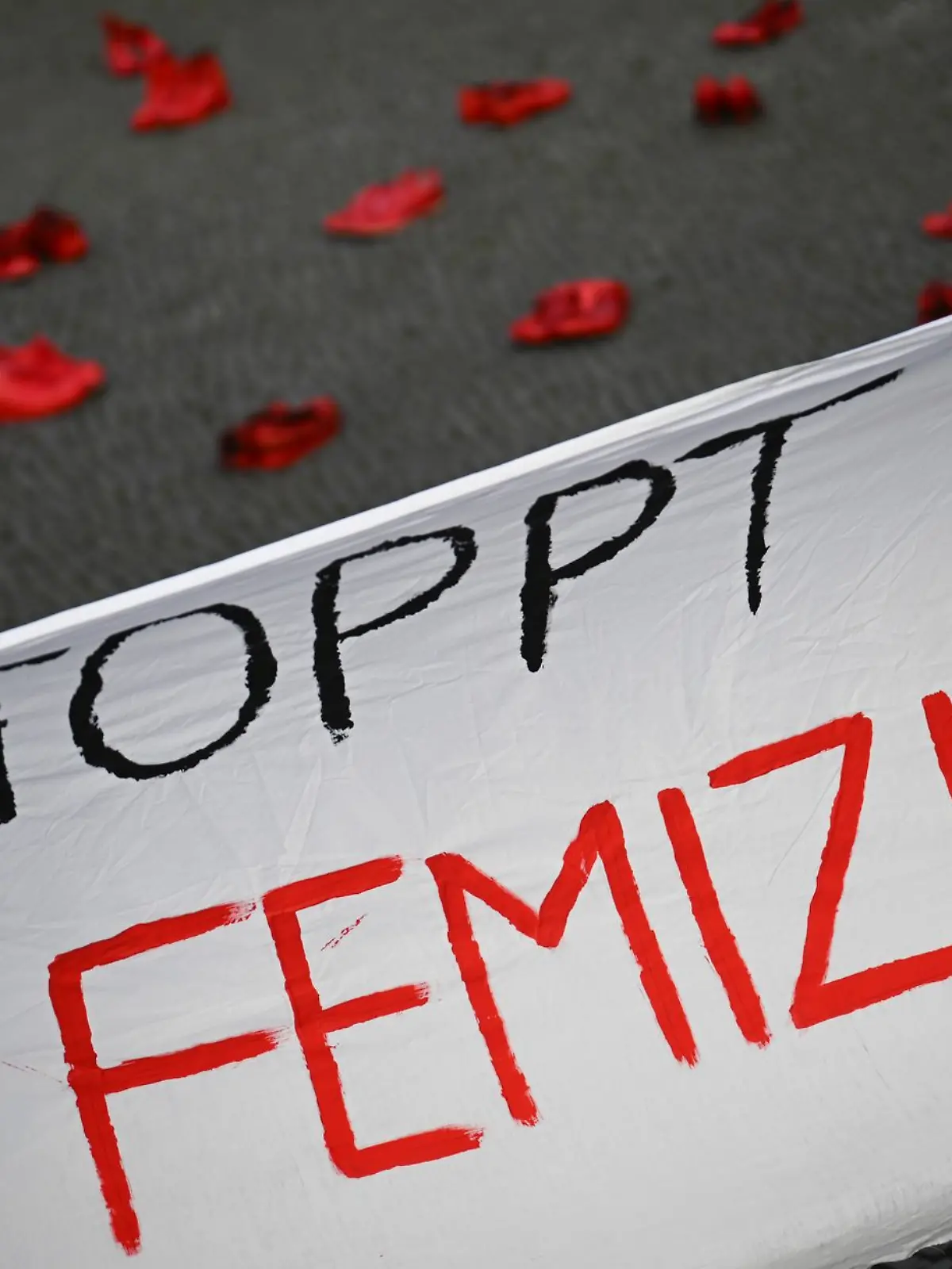 Bild zu: "„Wichtiges Zeichen”: Italien erlässt eigenes Gesetz gegen Femizide"