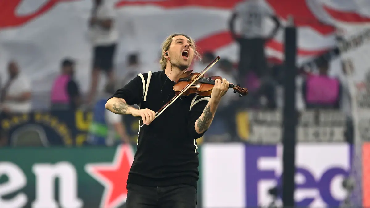 Stargeiger David Garrett spielt beim Champions League Finale 2025 die Fußballhymne "Seven Nation Army".