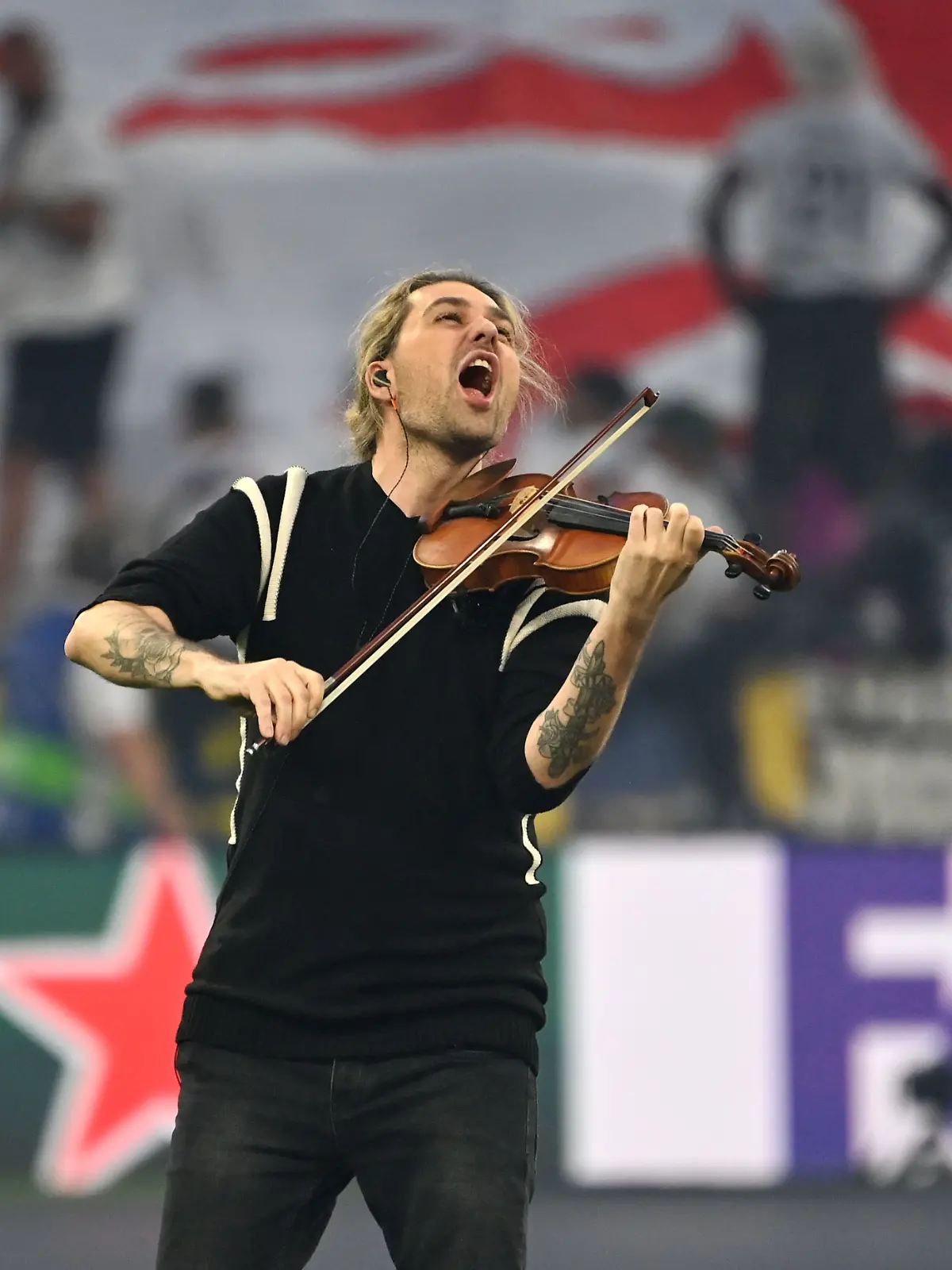 Stargeiger David Garrett spielt beim Champions League Finale 2025 die Fußballhymne "Seven Nation Army".