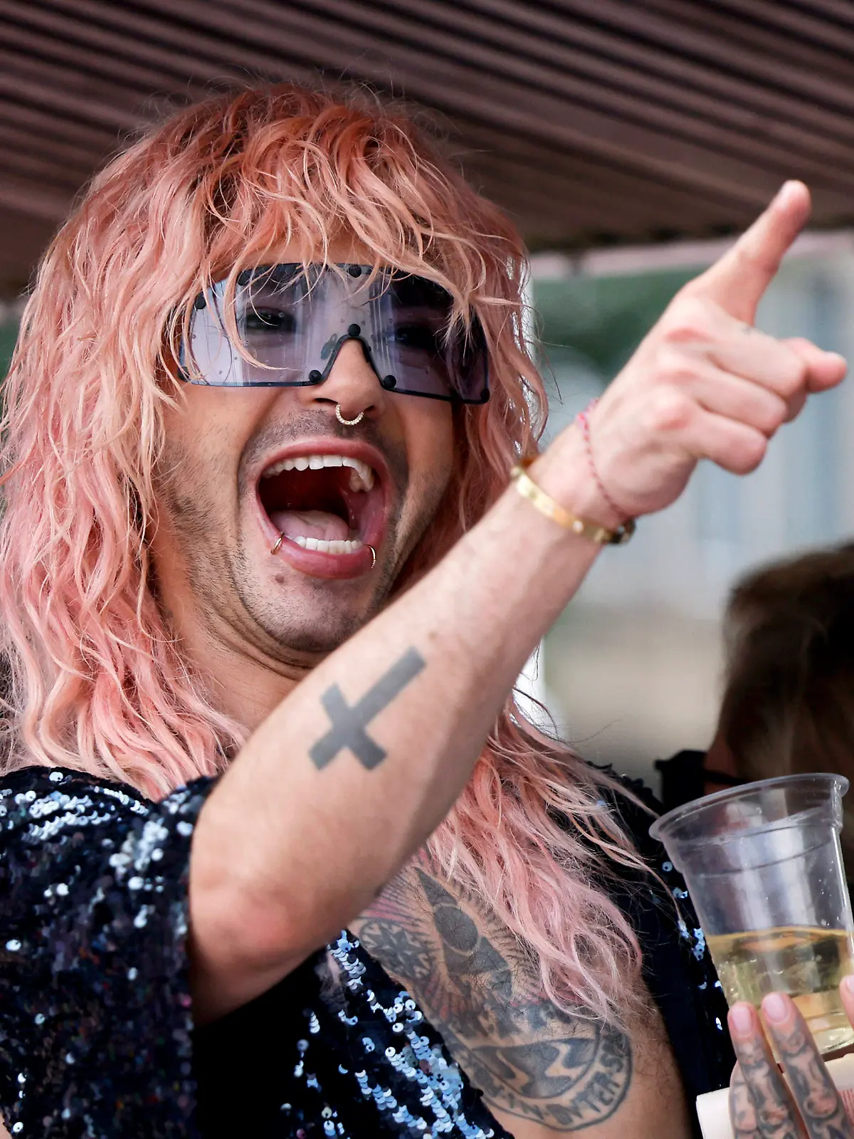 NRW-Kulturministerin Ina Brandes (CDU), Schauspieler Timmi Trinks und Musiker Bill Kaulitz von der Band Tokio Hotel bei