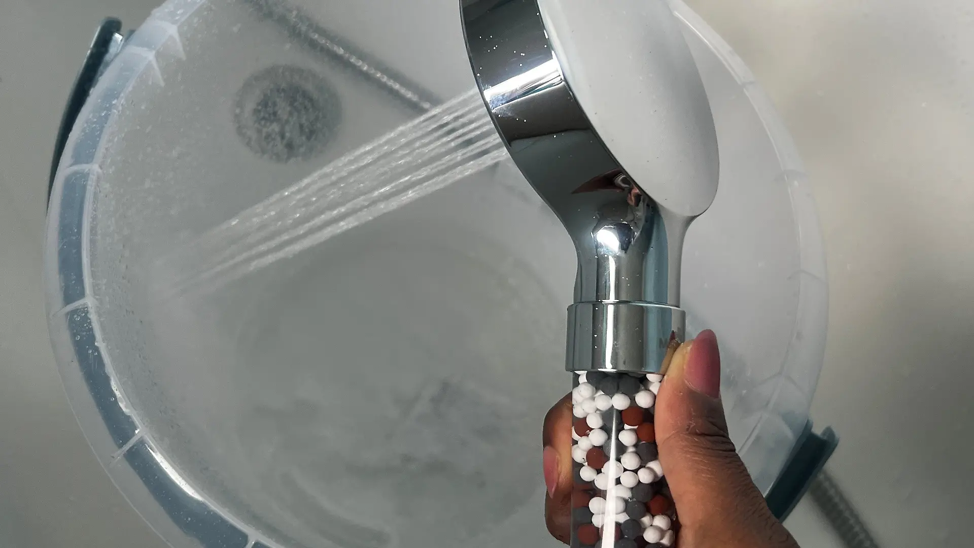 Der Magichome-Duschkopf filtert das Wasser